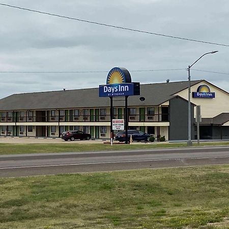 Days Inn By Wyndham Pratt Zewnętrze zdjęcie