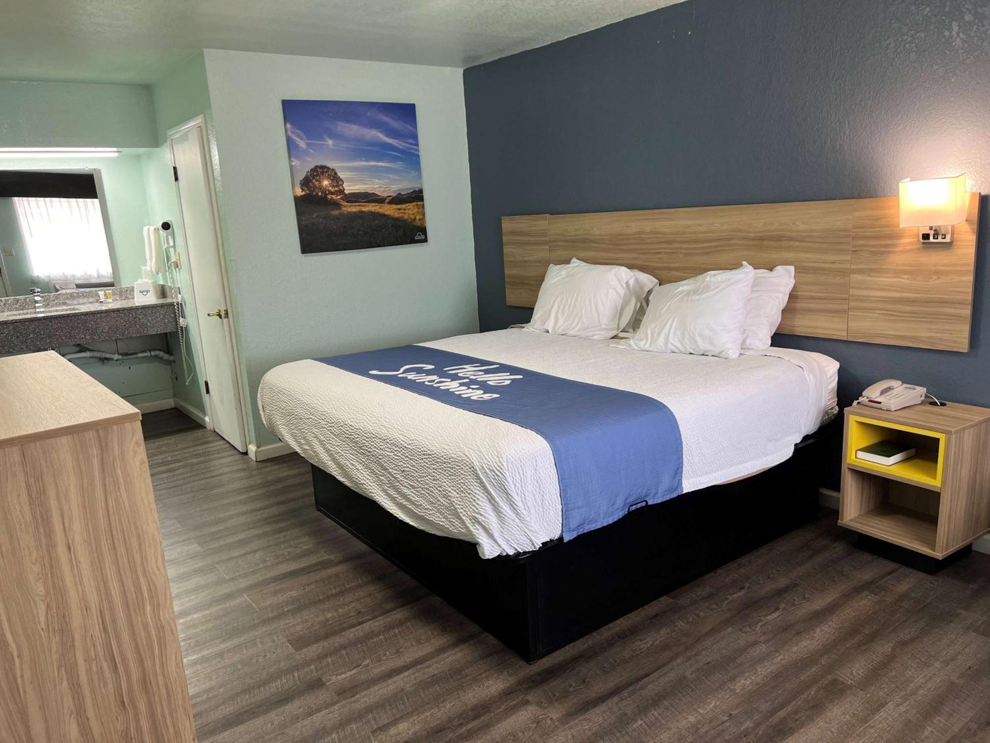 Days Inn By Wyndham Pratt Zewnętrze zdjęcie