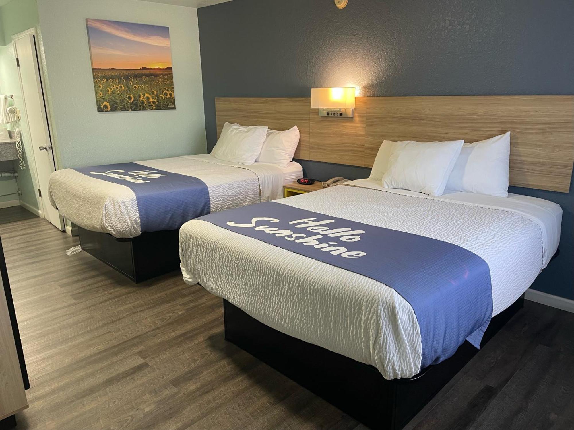 Days Inn By Wyndham Pratt Zewnętrze zdjęcie