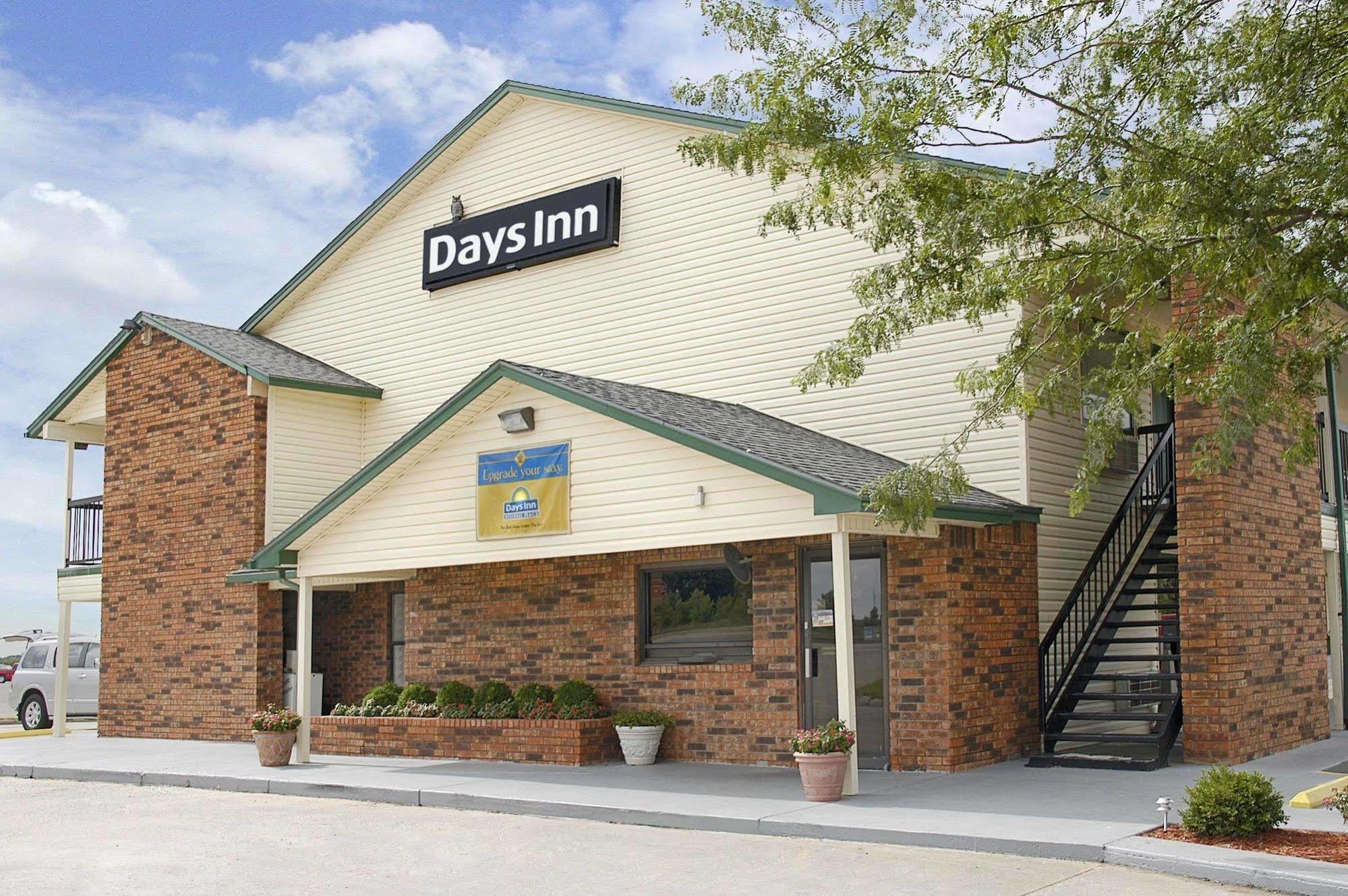 Days Inn By Wyndham Pratt Zewnętrze zdjęcie
